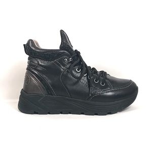 EARTH all leather high top platform sneakerss / booties, size 6.5 women’s, black